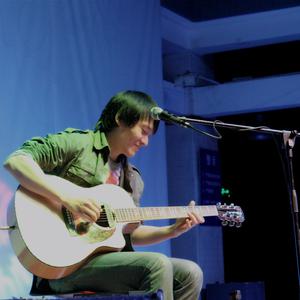 女人想两个男搞是不是很舒服
